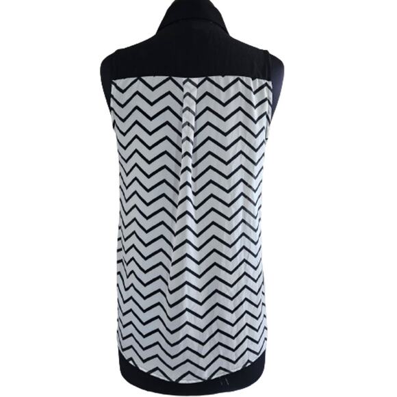 Black and White Chevron Pattern Blouse Size Medium - Picture 2 of 4